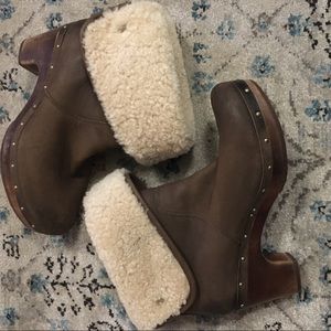 UGG Lynnea Suede Leather & Shearling Clog boot